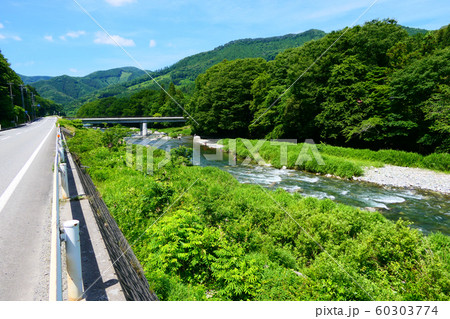 アユ釣りで賑わう夏の気仙川。陸前高田、岩手、日本。7月上旬。 アユ釣りで賑わう夏の気仙川。陸前高田、岩手、日本。7月上旬。 60303774