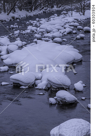 冬の奥入瀬渓流 60303934