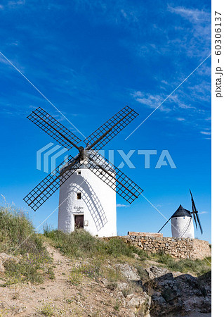 スペイン・コンスエグラの風車 60306137