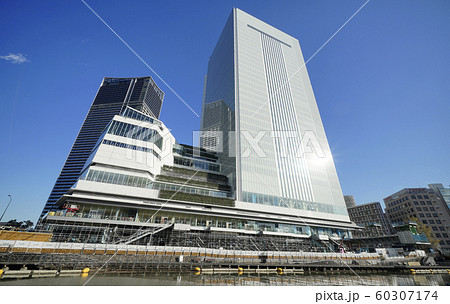 日本の横浜都市景観　横浜市新庁舎などを望む 60307174