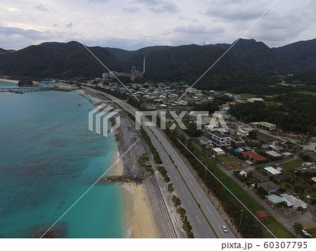 海岸線〜ドローンで空撮（沖縄県名護市山入端） 60307795
