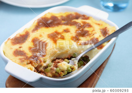 Cottage pie in a baking dish Cottage pie in a baking dish 60309293