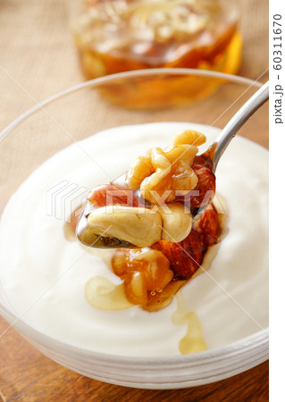 ヨーグルトとハニーナッツ 60311670