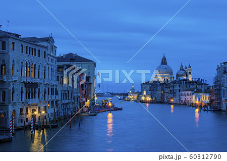 ヴェネツィアの夜景 60312790