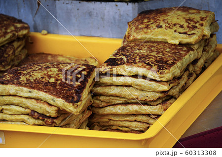Malaysian street food called Murtabak. Cook by Hawkers. In it there is a mixture of meat, eggs and onions. Eaten with a special gravy. 60313308