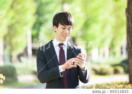 ビジネスマン スマホ ビジネスマン スマホ 60313835