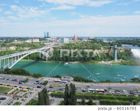 ナイアガラフォールズ レインボーブリッジ アメリカ・カナダ国境 / Niagara Falls 60316705