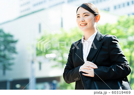 女性 ビジネス ビジネスウーマン 就職活動 新入社員 若い女性 若い 女性 ビジネス ビジネスウーマン 就職活動 新入社員 若い女性 若い 60319469