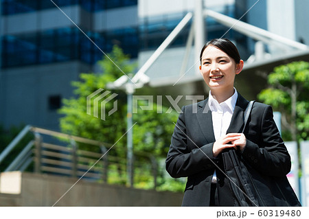女性 ビジネス ビジネスウーマン 就職活動 新入社員 若い女性 若い 女性 ビジネス ビジネスウーマン 就職活動 新入社員 若い女性 若い 60319480