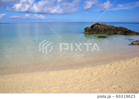 恩納村　希望が丘の海 60319625