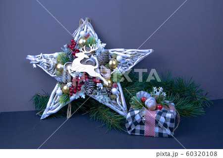 Star with a deer and a gift 60320108