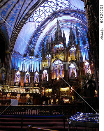 カナダ モントリオールのノートルダム聖堂 斜めからの写真素材
