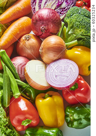 新鮮で美味しい野菜の大集合 60325234