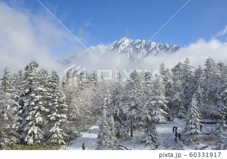 西穂高岳初冠雪 西穂高岳初冠雪 60331917