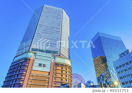 大阪  キタ　都市景観　阪急前交差点付近　 60332753