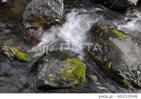 摂津峡渓谷 渓流 マイナスイオン 60333046