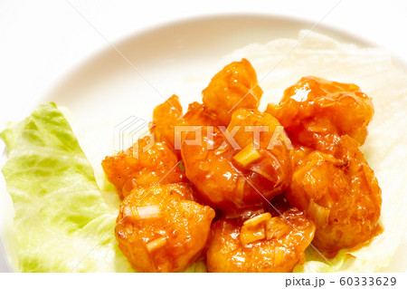 エビのチリソース。(白皿･白バック) 60333629