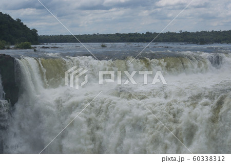 イグアスの滝　 60338312