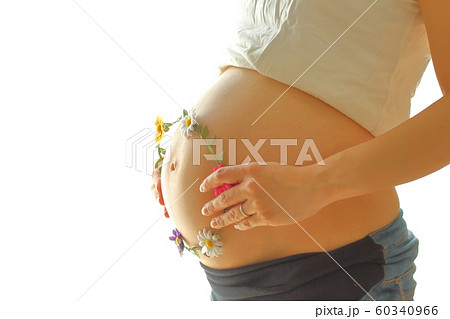 妊娠9カ月の妊婦 60340966