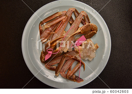 新鮮な松葉ガニ　 60342603