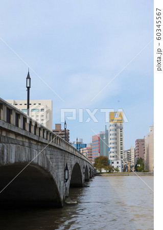 萬代橋（ばんだいばし）と信濃川 新潟市 60345567