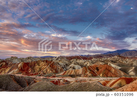 中国　張掖の丹霞地質公園 60351096