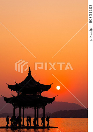 中国 杭州、西湖の夕暮れ 中国 杭州、西湖の夕暮れ 60351103