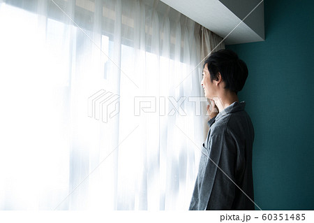 パジャマの男性 パジャマの男性 60351485