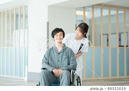 患者と看護師 患者と看護師 60352019