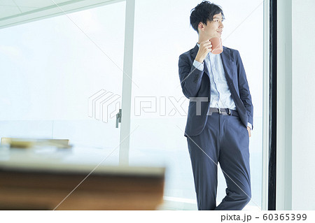 男性　ビジネスマン　ライフスタイル 60365399