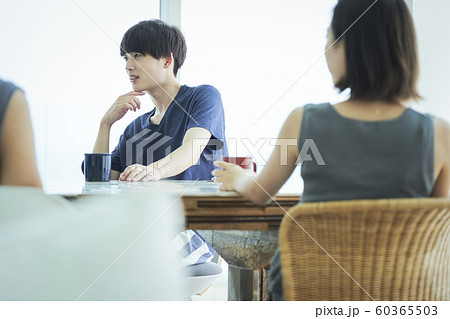 男女 仲間 ライフスタイル 男女 仲間 ライフスタイル 60365503