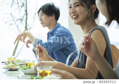 男女 仲間 ライフスタイル 男女 仲間 ライフスタイル 60365511