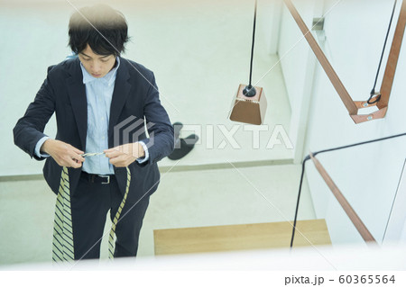男性　ビジネスマン　ライフスタイル 60365564