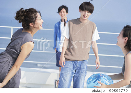 男女 仲間 ライフスタイル 男女 仲間 ライフスタイル 60365779