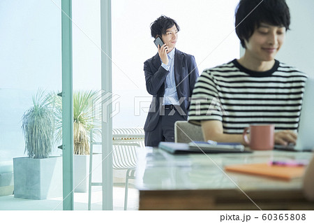 男性　ビジネスマン　ライフスタイル 60365808