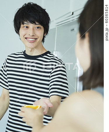 男女 カップル ライフスタイル 男女 カップル ライフスタイル 60365814