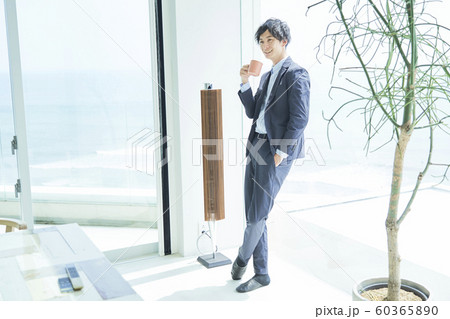 男性　ビジネスマン　ライフスタイル 60365890