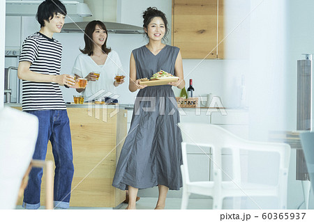 男女 仲間 ライフスタイル 男女 仲間 ライフスタイル 60365937