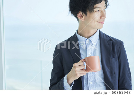 男性 ビジネスマン ライフスタイル 男性 ビジネスマン ライフスタイル 60365948