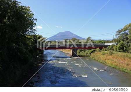 鶴飼橋から眺める岩手山 60366590