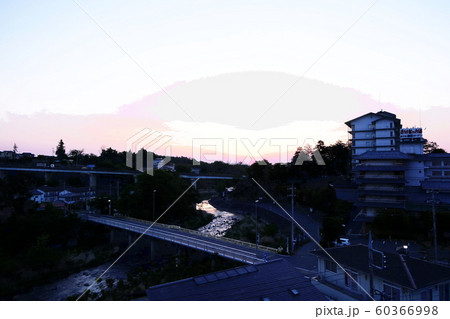 夜明けの磯部温泉・碓氷川 夜明けの磯部温泉・碓氷川 60366998