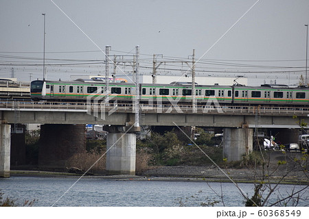 JR東日本 E233系電車 東海道線 相模川を渡る JR東日本 E233系電車 東海道線 相模川を渡る 60368549