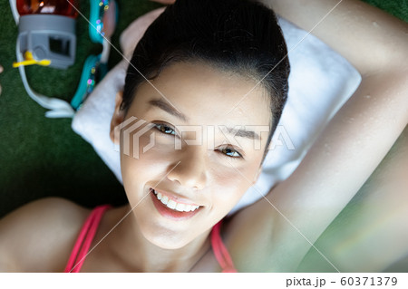 女性　スポーツ　水泳 60371379