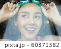 女性　スポーツ　水泳 60371382