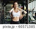 女性　フィットネス　休憩 60371385