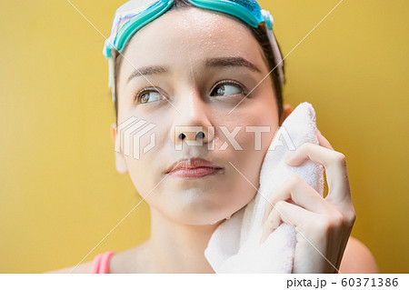 女性　ビューティー　水泳 60371386
