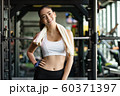 女性　フィットネス　休憩 60371397