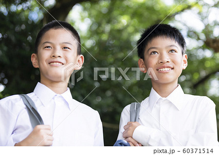 中学生 笑顔 男の子 男子中学生の写真素材