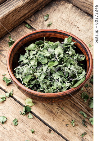 Dried oregano herb Dried oregano herb 60372346