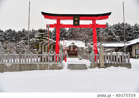 北海道函館市で北海道東照宮の境内の冬の雪景色を撮影 北海道函館市で北海道東照宮の境内の冬の雪景色を撮影 60375559